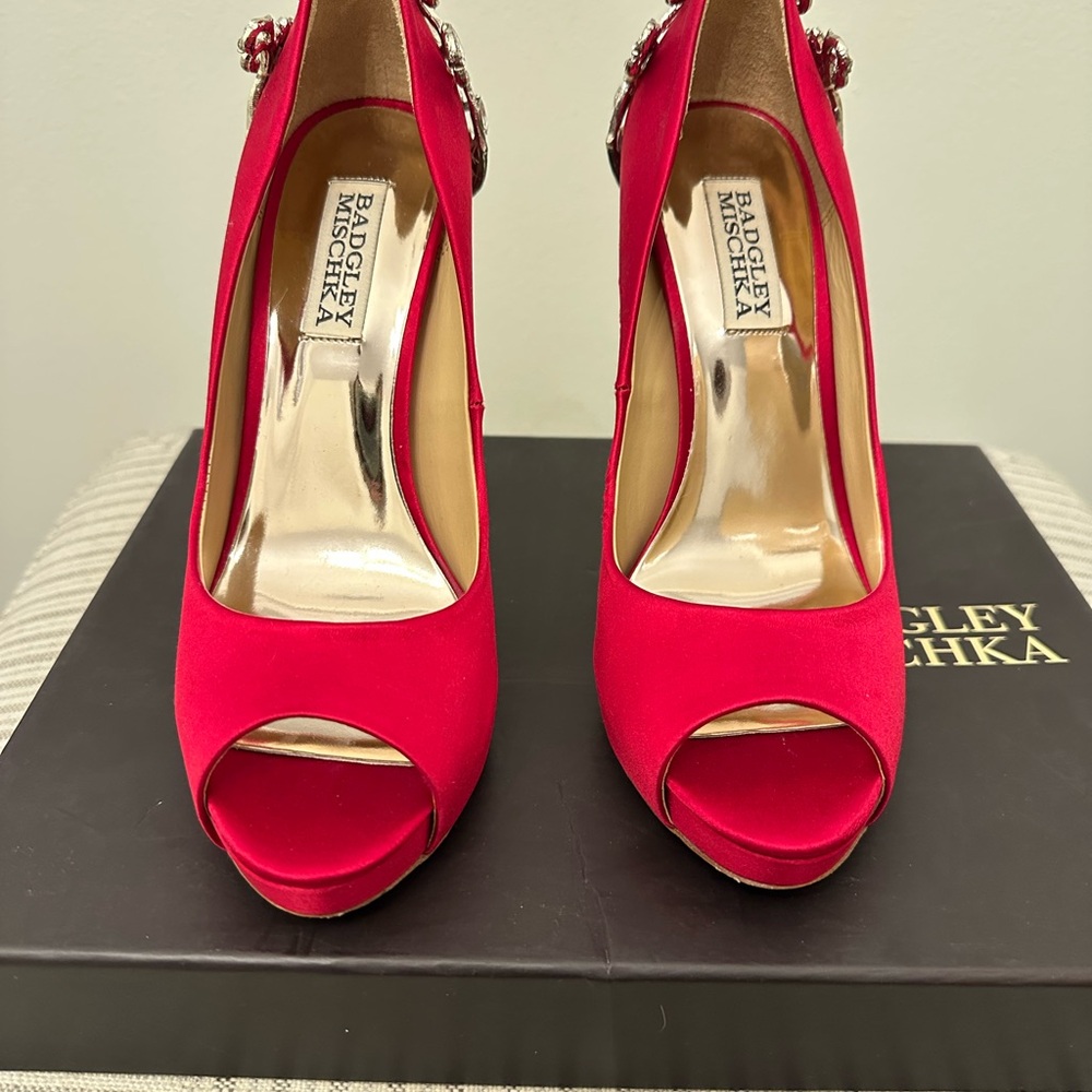 Badgley Mischka Women's Red Peep Toe Heels
